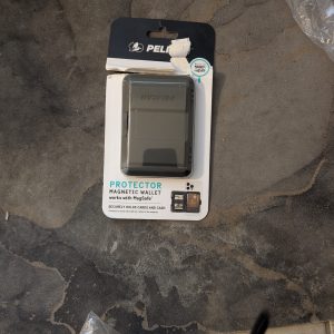 Pelican magnetic wallet